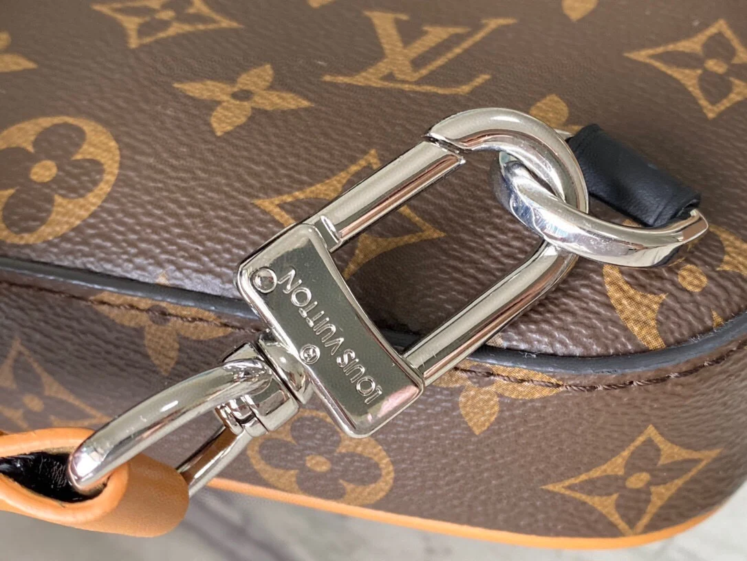 Louis Vuitton Avenue Sling Bag – Compact Crossbody for Everyday Carry